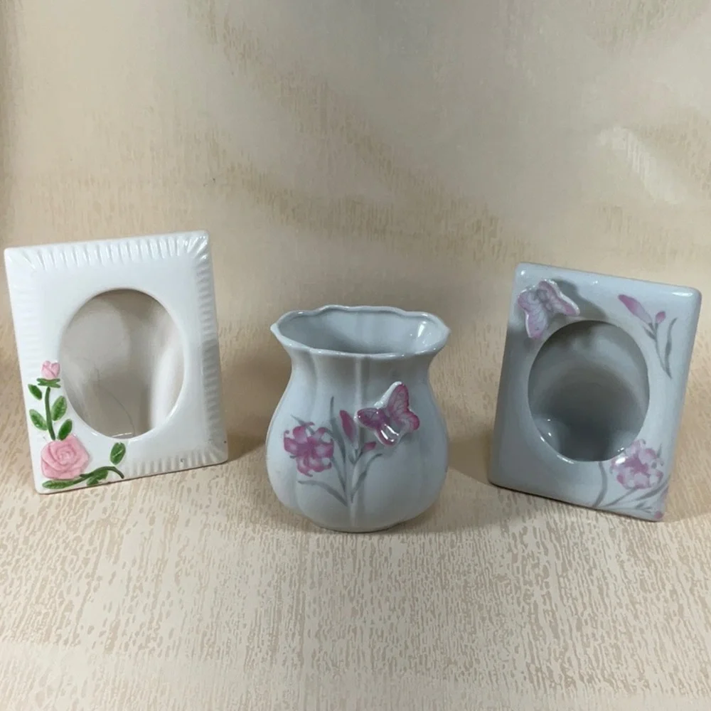 Vintage Floral Ceramic Vase and Frames Butterflies and Flowers - Picture 16 of 16